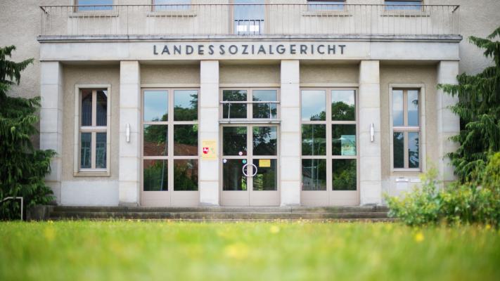 Schwarzarbeit: Leeranerin muss 18.000 Euro Sozialhilfe zurückzahlen