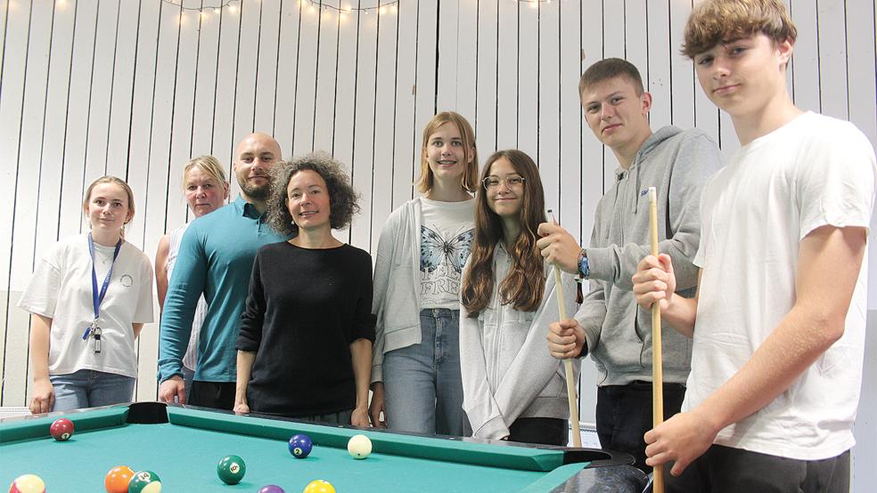 Das Team der Jugendarbeit der Stadt Weener (von links): Präventionsfachkraft Alice Garen, die JuZ-Leiter Martina Dannen und Marcus Kästner, Stadtjugendpflegerin Vanessa Sossna, Louise Koetsier, Milena Schubert, Sönke Sonnenberg, Torben Dreesmann (alle Jugendrat). © Busemann