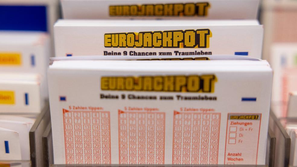 Im Landkreis Leer kann sich ein Lotto-Spieler über rund 131.000 Euro freuen. © Symbolfoto: dpa/Banneyer