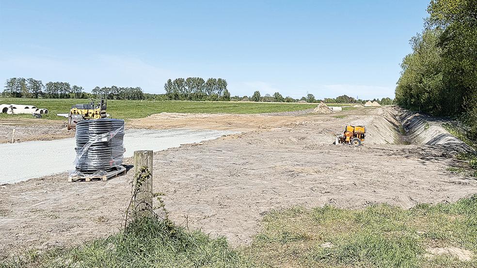 Die ersten Arbeiten am geplanten Sportzentrum waren bereits gestartet.  © Foto: Nabu Ostfriesland