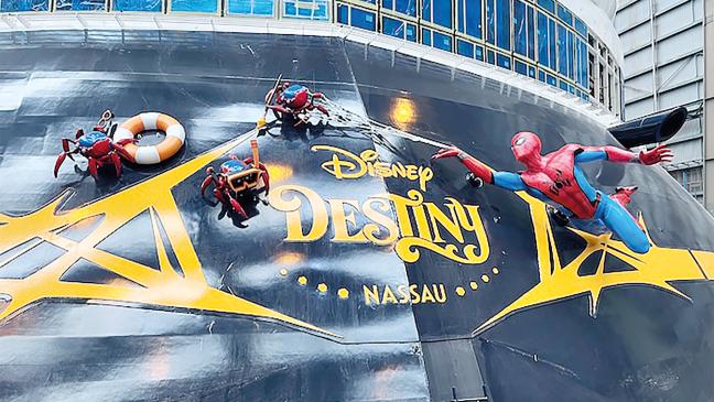 Superheld am Disney-Heck