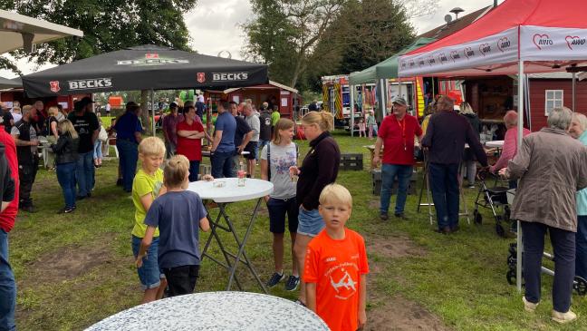 Dorffest in Boen, Boote in Leer und harte Klänge im Phönix