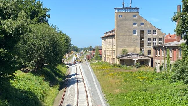 Schotter-Krach an Bahnstrecke
