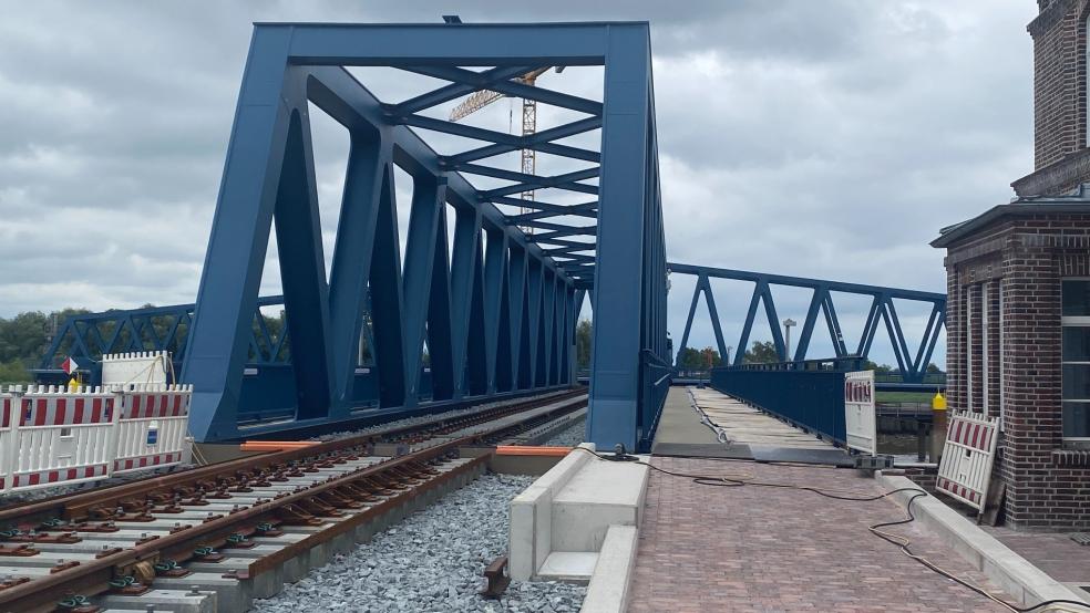 Bald ist es endlich soweit: Fußgänger und Radfahrer können die neue Friesenbrücke demnächst nutzen. © Hanken