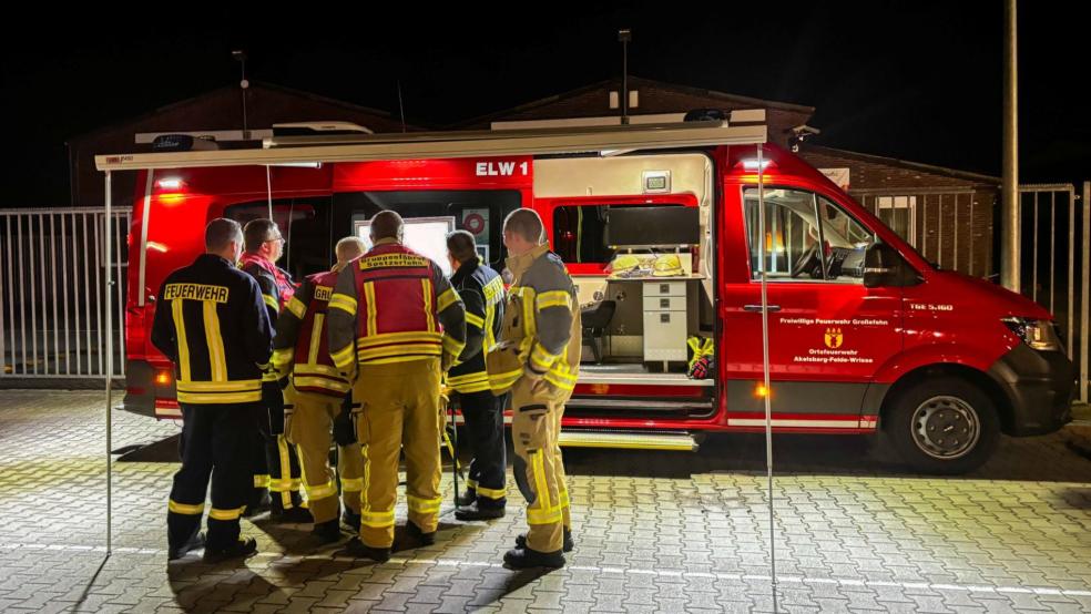 Ein Großaufgebot der Feuerwehr, hier ein Blick auf einen Einsatzleitwagen, war bei der Suchaktion aktiv. © Feuerwehr/Malte WIese