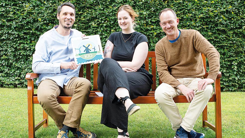 Cai-Olaf Wilgeroth, KIO-Projektleiter, Charlotte Hahn, KIO-Projektmitarbeiterin, und Dr. Welf-Gerrit Otto, Leiter der Regionalen Kulturagentur, freuen sich auf innovative Ansätze für nachhaltige und klimagerechte Kulturprojekte.  © Foto: privat