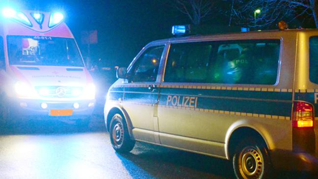Autofahrer fährt auf der A 28 auf stehenden Wagen auf