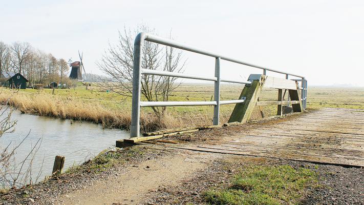 Neue Brücke auf dem Weg