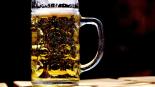 Bierkrug gegen Scheibe in Weener geworfen