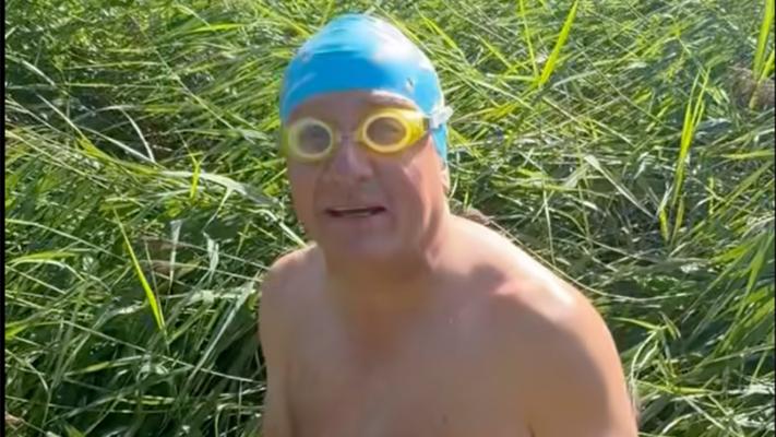 Boning badet in der »Hölle« von Weener 