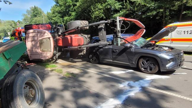 Acht Verletzte bei Unfall mit Traktorgespann