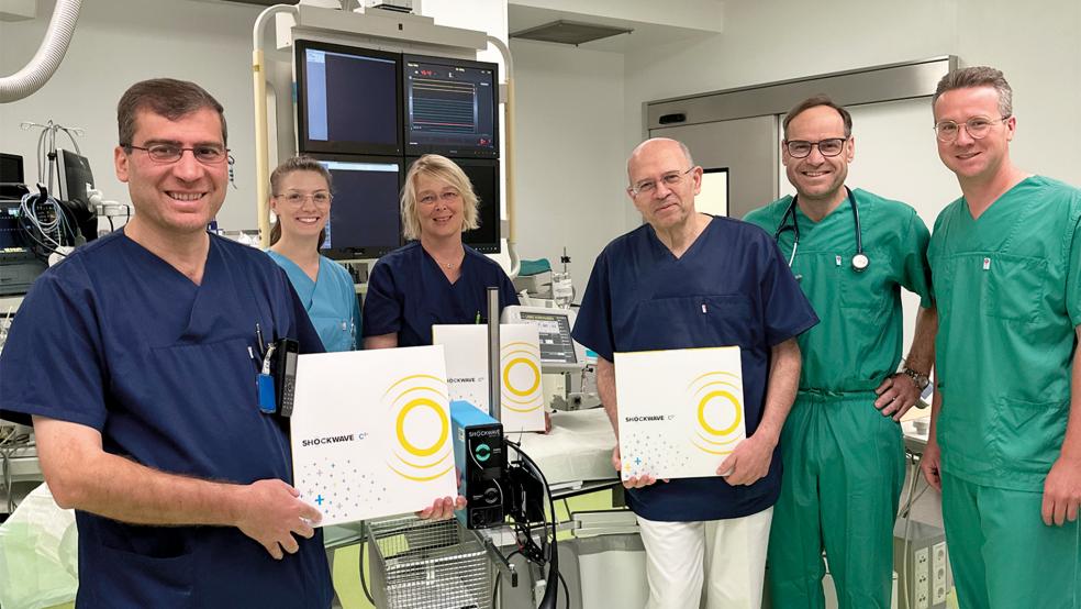 Das kardiologische Team rund um Chefarzt PD Dr. med. Rudin Pistulli (Zweiter von rechts) freut sich über die neue Behandlungsmöglichkeit ihrer Patienten.  © Foto: Marien Hospital