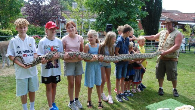 Eine Tiger-Python im Garten von »Open Dören« in Bunde