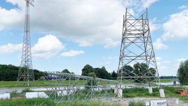 Stählerne Giganten im Deichvorland