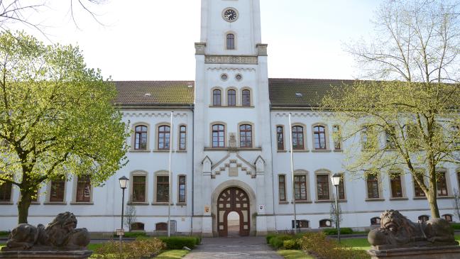Schlag mit dem Besenstiel auf den Kopf löst bleibende Schäden aus
