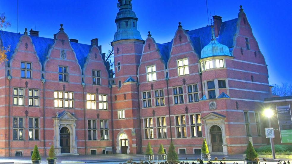 Im Landschaftshaus in Aurich, Sitz der Ostfriesischen Landschaft, können die Fördergelder beantragt werden.  © Foto: Landschaft