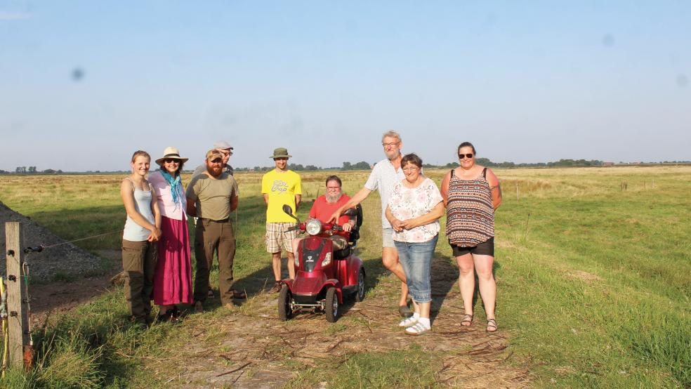 Die Gäste des Nabu mit dem Betreiber-Ehepaar Vater: Im Bild von links Ramona Vater, Ma Adler, Markus Vater, Rolf Robens, Jan Berends, Volker Schoel, Edzard und Siegrid Busemann und Yvonne Gosseling.  © Foto: NABU/Ratering