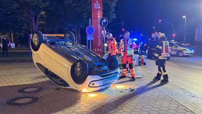 Schwerer Unfall: Auto landet auf Dach