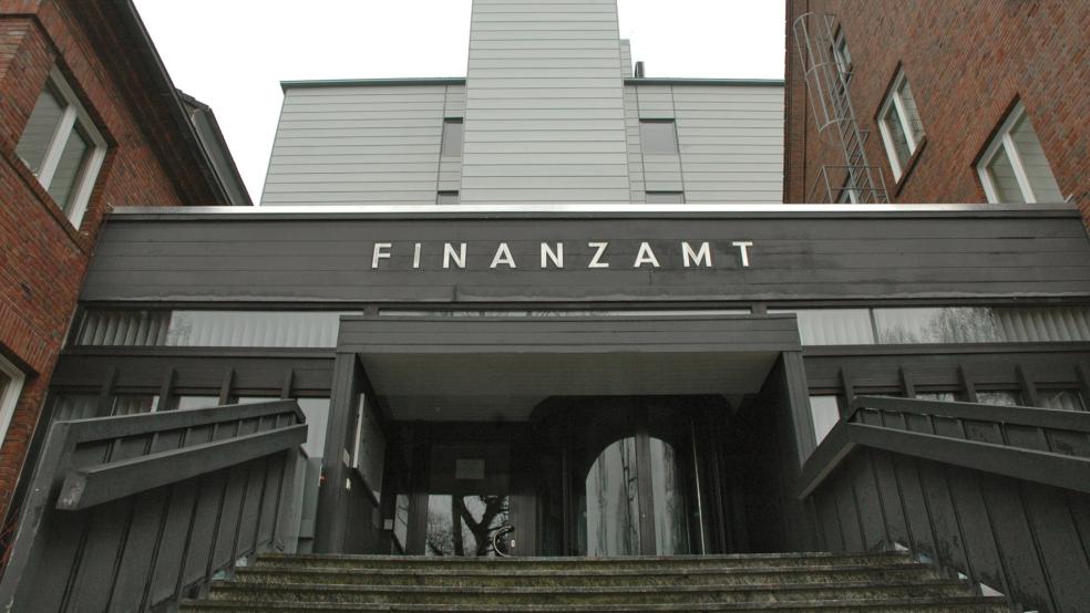 Im und vor dem Finanzamt in Leer geriet ein Leeraner Ende 2022 außer Rand und Band. Dazu gab es jetzt ein gerichtliches Nachspiel. © Szyska (Archiv)