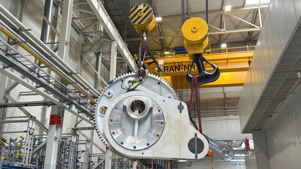 Zu den Großreparaturen gehörte die Remontage eines Zahnrads im Presswerk.  © Foto: Volkswagen