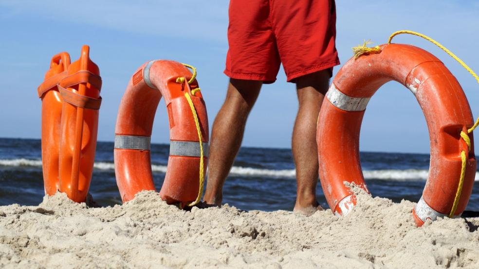 Trotz sofort eingeleiteter Wiederbelebungsmaßnahmen der Rettungsschwimmer konnte nur noch der Tod des Mannes festgestellt werden. © Symbolfoto: Pixabay
