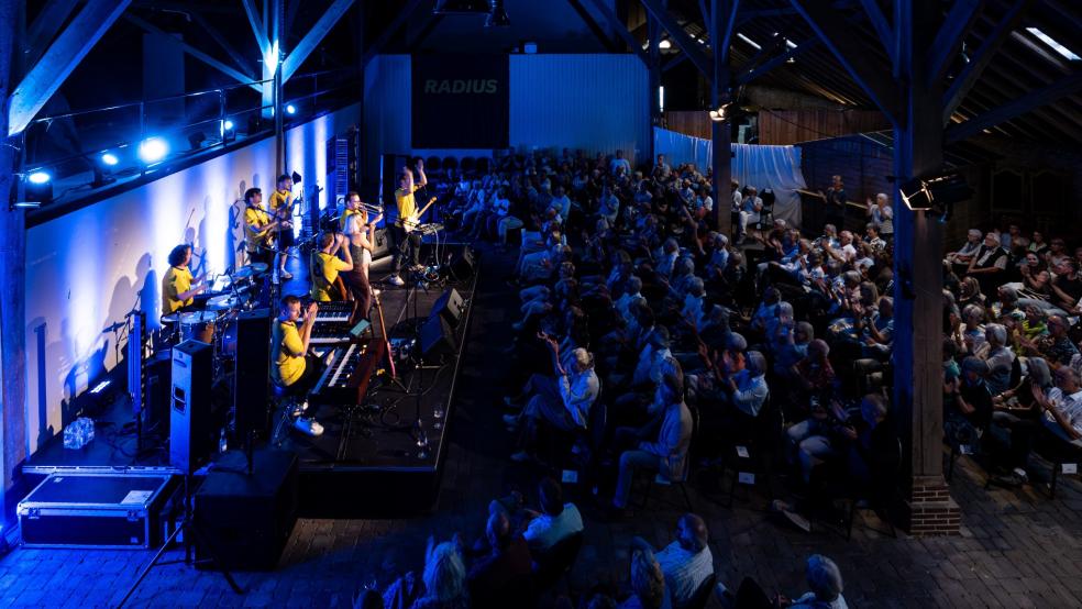 Ausverkauft war das Konzert im Tammenshof in Bunderhee. © Foto: Krämer (Ostfriesische Landschaft)