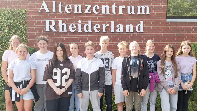 Ehemalige und aktuelle Konfirmanden kommen zusammen