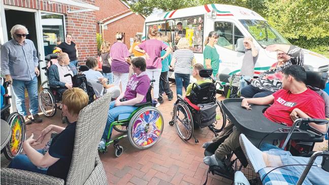 Innenhof verwandelt sich in Eiscafé