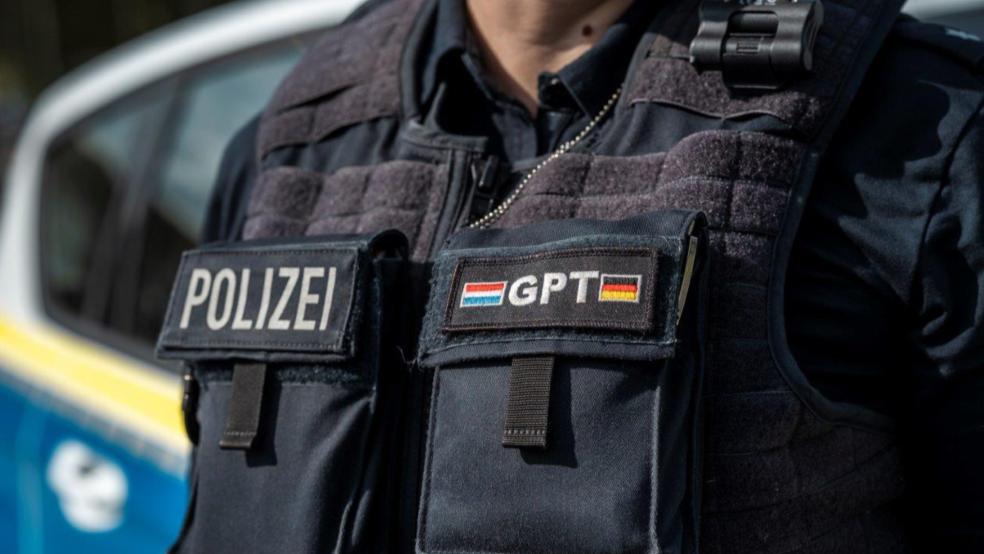 Bei einer Kontrolle an der Grenze in Bunderneuland hat eine 31-jährige Frau, sie stand unter Drogeneinfluss, einem Polizisten ins Bein gebissen. © Bundespolizei