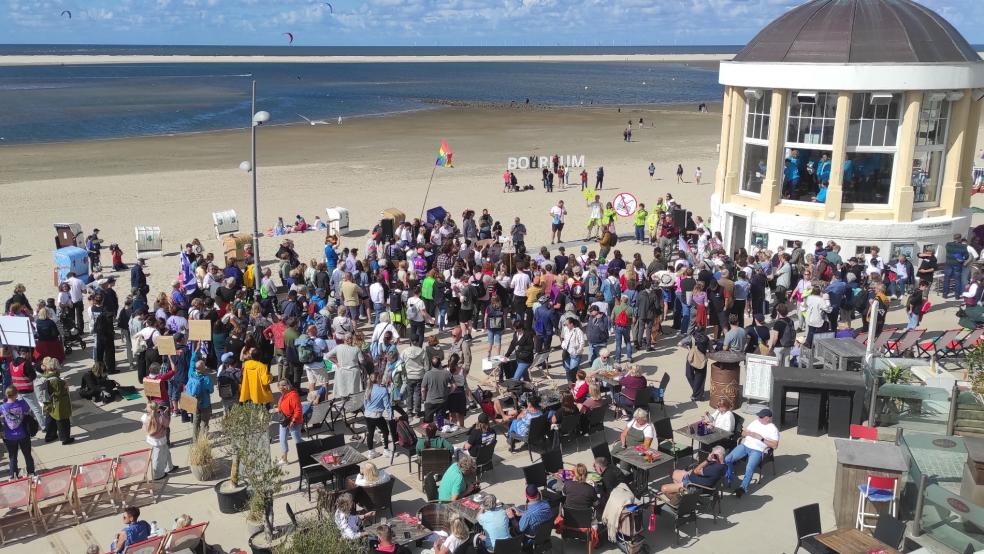 Auf Borkum hat "Fridays for Future" heute eine Protestkundgebung gegen die geplanten Erdgasbohrungen vor der Insel organsiert. © Foto: Himstedt