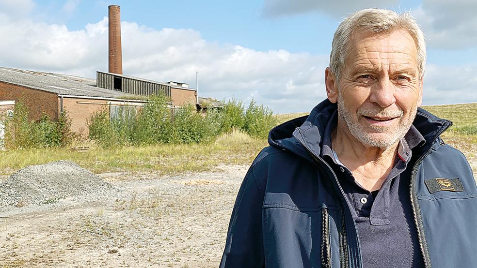 Der Vorsitzende Wilfried Voß setzt sich mit dem gesamten Vorstand des Ziegeleivereins Jemgum dafür ein, den noch vorhandenen Schornstein der ehemaligen Ziegelei Reins als Zeitzeugnis und Wahrzeichen langfristig zu erhalten.  © Foto: Ziegeleiverein Jemgum