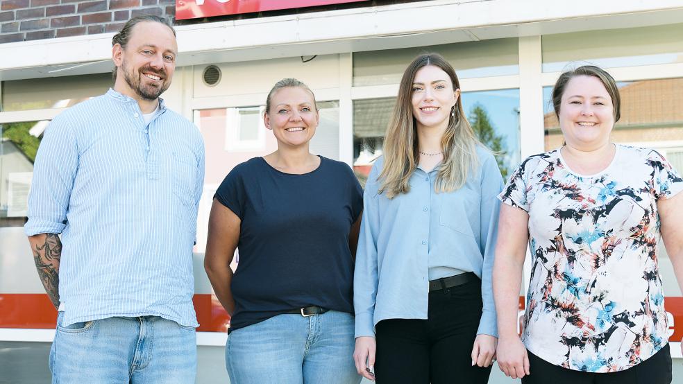 »Der Trend geht nach oben«: Die Leiterin der Verbraucherzentrale Mareike Eilers (rechts) sowie Catrin Gerken (Zweite von rechts), Anika Barkhoff und Bastian Wehr erhalten stetig mehr Zulauf.  © Foto: Jürgens