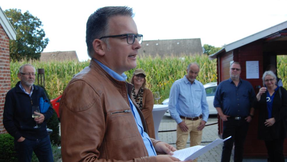 Bürgermeister Uwe Sap eröffnete gestern am Tammenshof in Bunderhee die Bunder Woche. © Hoegen