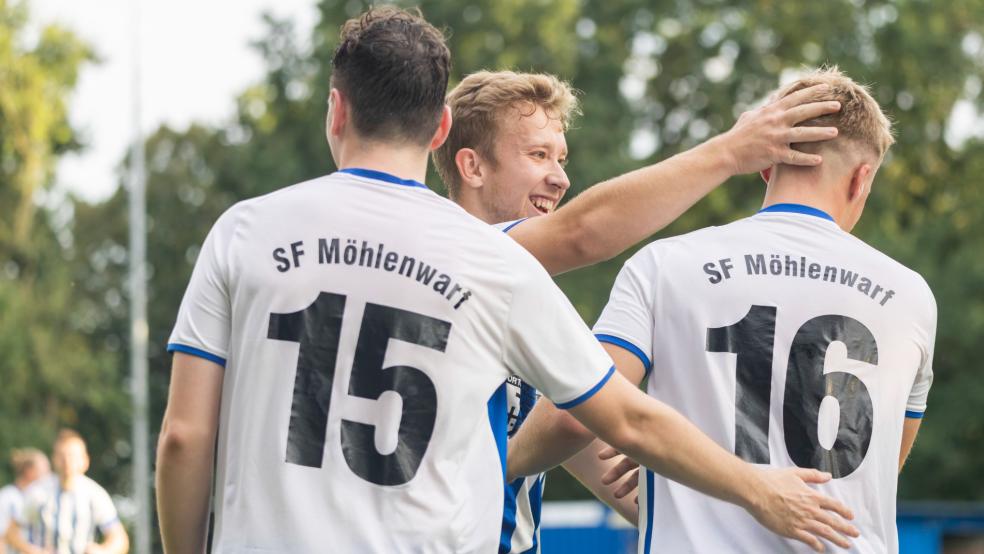 Immer wieder gefragt: Stern-Keeper Edward Krutsch, eigentlich Innenverteidiger, hatte gegen Möhlenwarf in Hälfte eins einiges zu tun. © Jungeblut