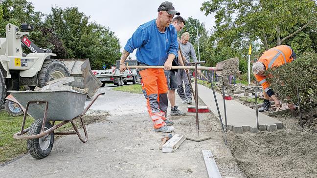 Lang ersehnte Radweg-Erneuerung in Jemgum gestartet