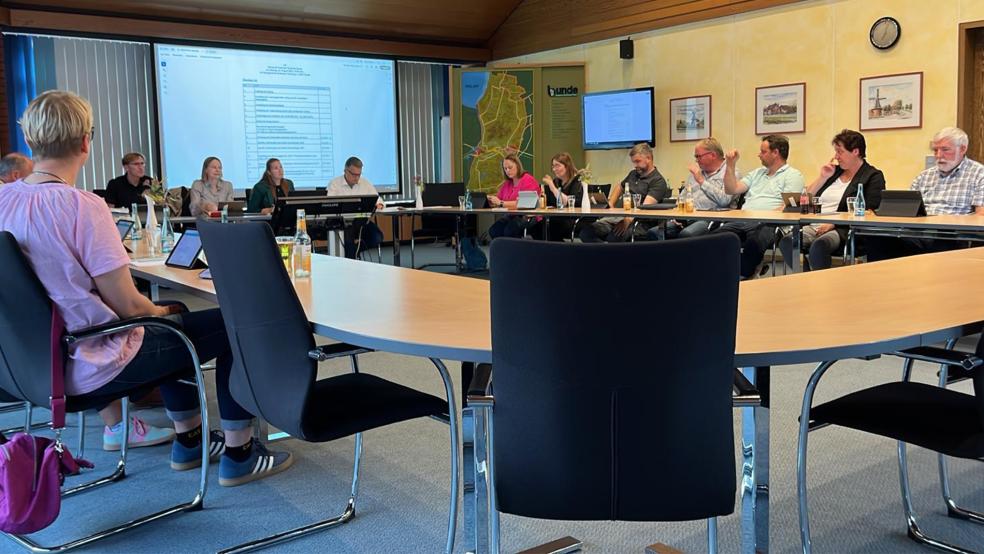 Der Rat der Gemeinde Bunde hat in seiner jüngsten Sitzung seine Geschäftsordnung geändert, um die Voraussetzung für die Einführung des neuen Rats- und Informationssystems zu schaffen.  © Foto: Hoegen
