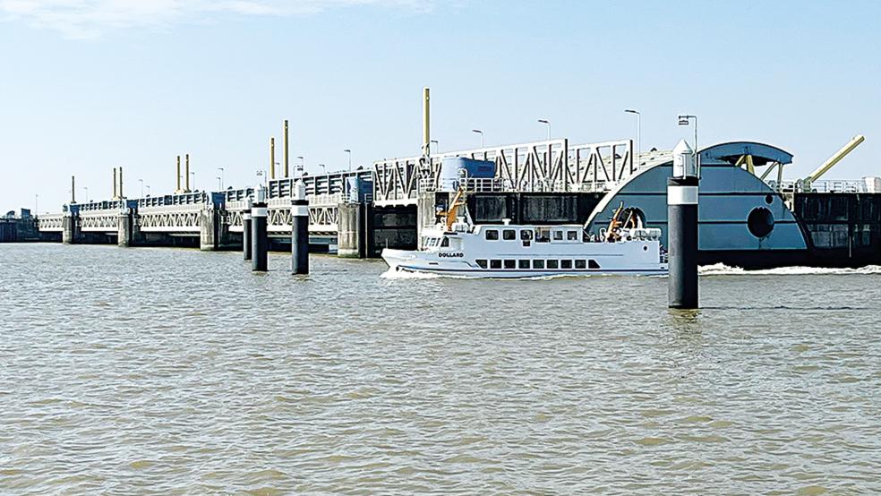 Die MS »Dollard« bricht am 5. Oktober zur letzten Minikreuzfahrt der Saison auf. Dabei wird auch das Emssperrwerk zwischen Nendorp und Gandersum durchquert.  © Foto: Internationale Dollart Route