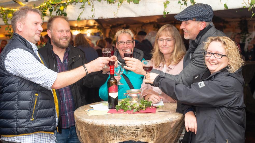 In Weener wird am Wochenende wieder ein Weinfest gefeiert.  © Archivfoto: Bruins