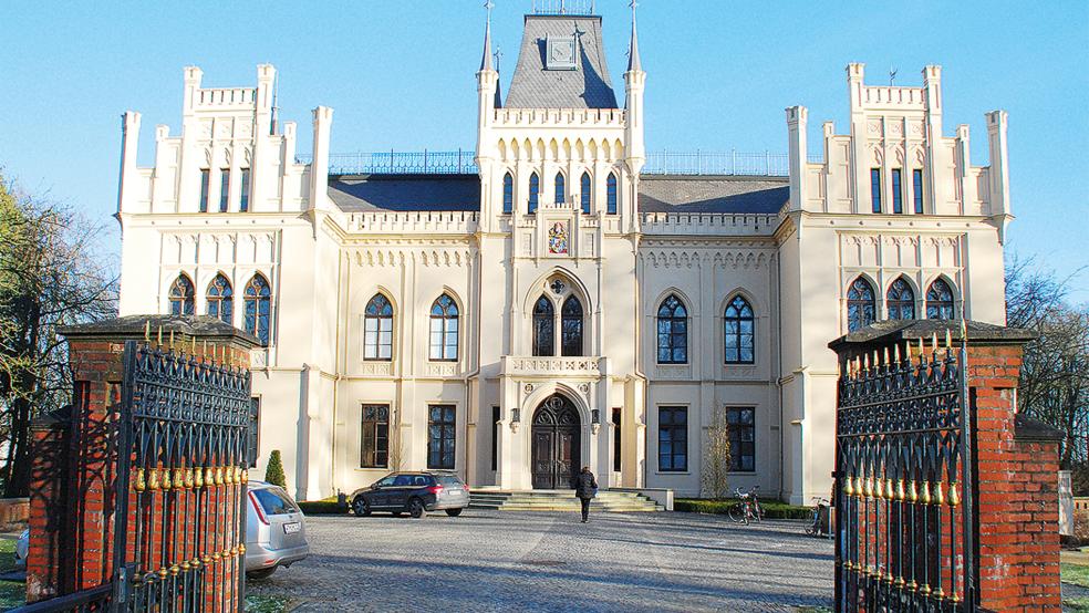 Eine besondere Führung durch das Schloss Evenburg gibt es heute am »Tag des offenen Denkmals«.  © Foto: Hanken