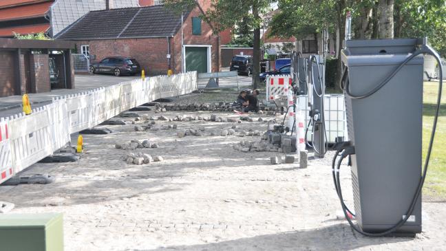 Neue Pkw-Parkplätze und Ladesäulen in der Ledastadt