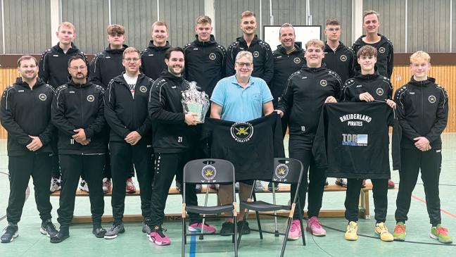 Piraten entern in neuen Trainingsanzügen die Kreisliga