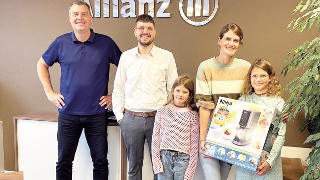 Enna Sanders gewinnt Eismaschine