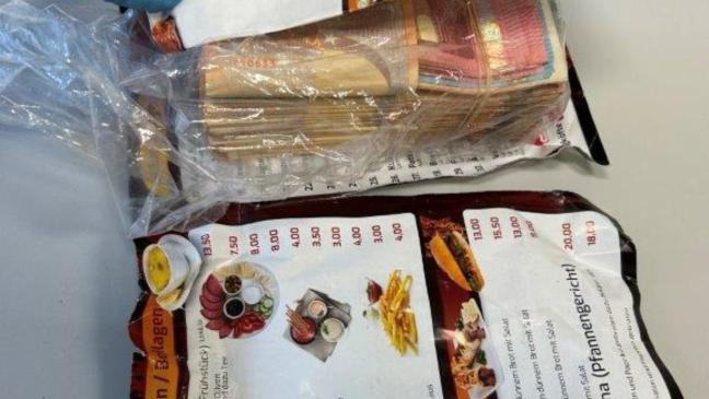 Zoll stellt 19.765 Euro in bar in Auto sicher