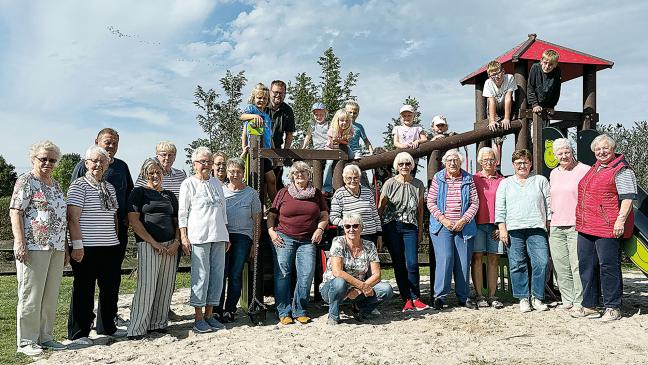 Spielplatz in Ditzum um Attraktion bereichert