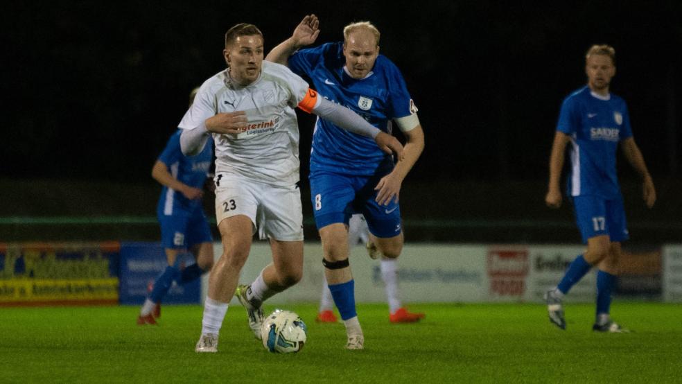 Ole Eucken (rechts) und Blau-Weiß Papenburg hatten gegen Vorwärts Nordhorn eine schwache Phase, die für den Ausgang des Spiels entscheidend war. © Lohmann