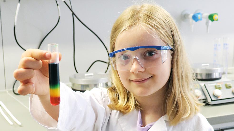 Auch Experimente gehören mit zum Programm.  © Foto: Hochschule
