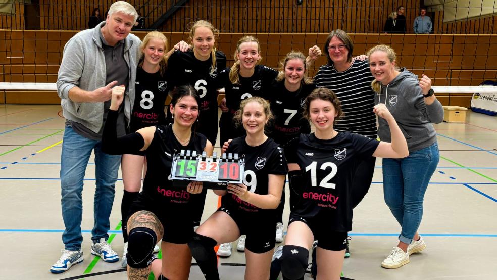 Stapelmoor freute sich über den Sieg in Satz fünf. © privat