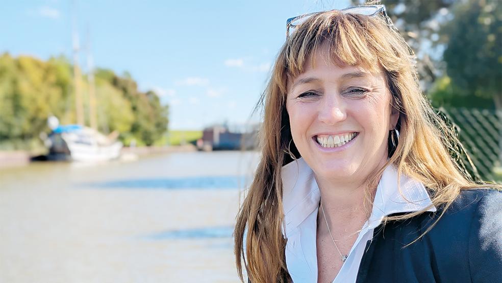 Wohnt am Alten Hafen in Weener: Helena Huisinga steht an der regionalen Spitze der Frauen-Union.  © Foto: Szyska