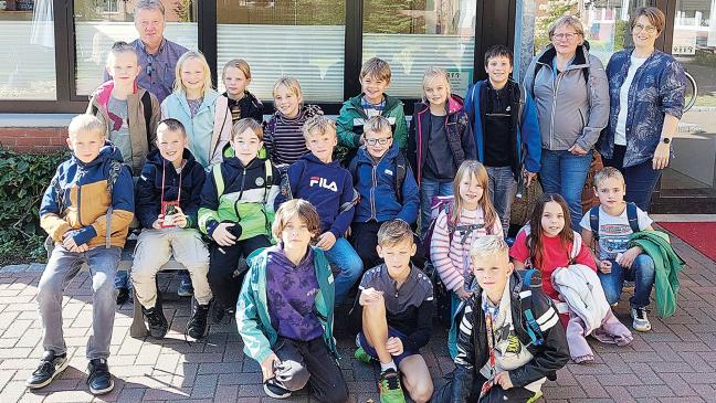 Schüler aus Stapelmoor besuchen Altenzentrum