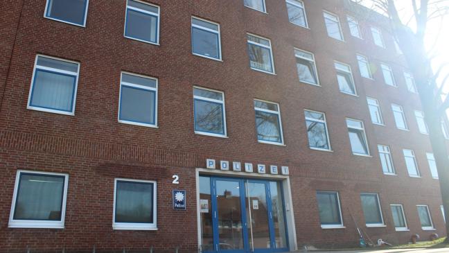 Auto auf Multi-Parkplatz beschädigt